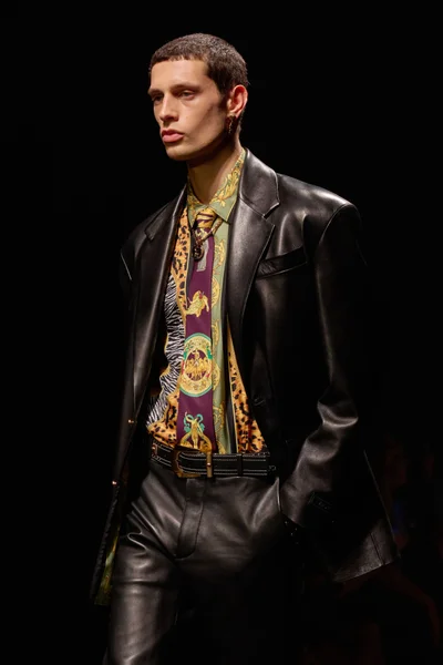 Look 10